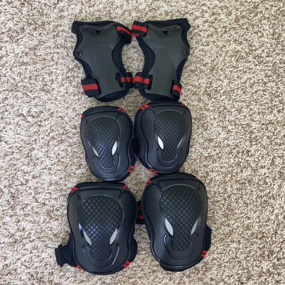⚡️Wrist, Knee and Elbow protectors.